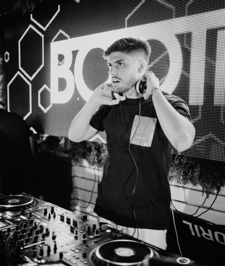 Boothed DJ Tecno House Live Photo