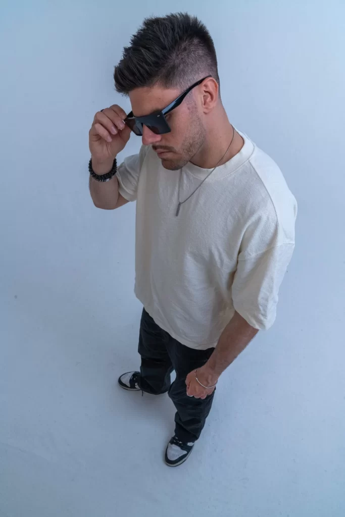 Boothed DJ Tecno House Studio Photo scaled